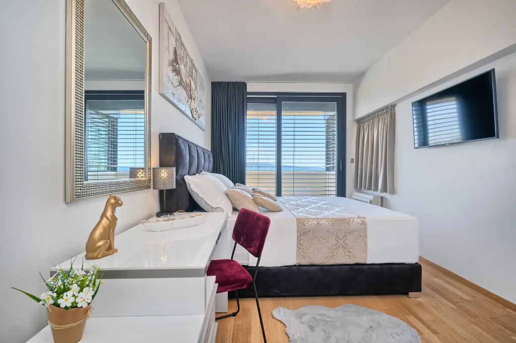 Seaside Infinity Villa in Kaštel Gomilica