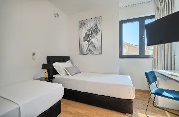 Seaside Infinity Villa in Kaštel Gomilica