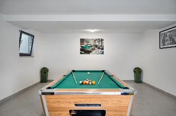 Seaside Infinity Villa in Kaštel Gomilica