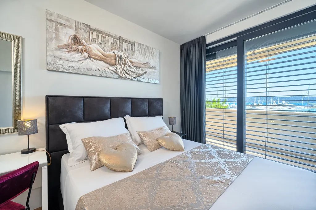 Seaside Infinity Villa in Kaštel Gomilica