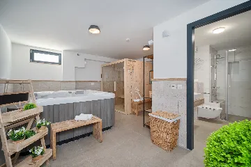 Seaside Infinity Villa in Kaštel Gomilica