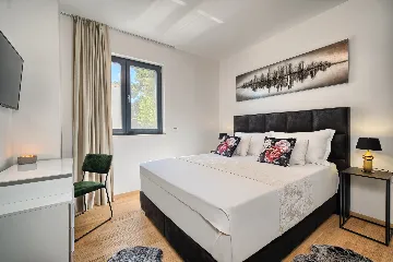 Seaside Infinity Villa in Kaštel Gomilica