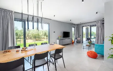 Modern Family Villa with Pool in Vodnjan