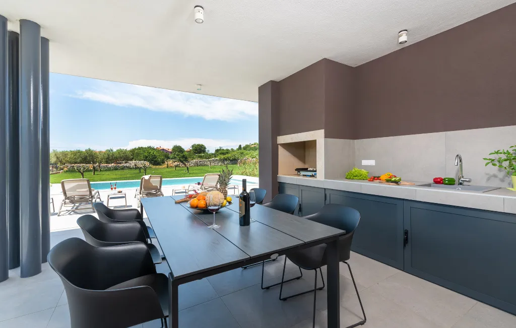 Modern Family Villa with Pool in Vodnjan