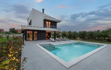 Modern Family Villa with Pool in Vodnjan