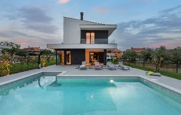 Modern Family Villa with Pool in Vodnjan