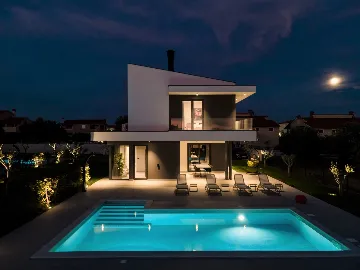 Modern Family Villa with Pool in Vodnjan