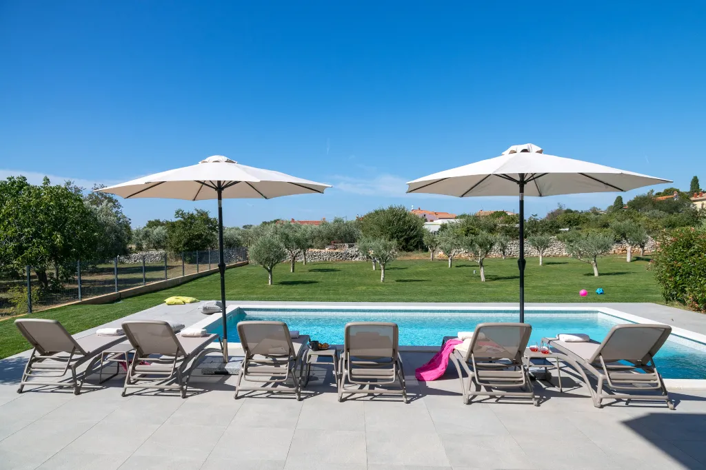 Modern Family Villa with Pool in Vodnjan
