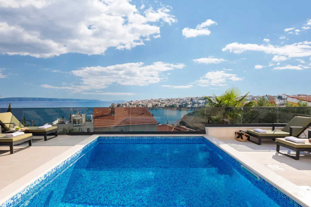Modern Family Villa with Pool in Okrug Gornji