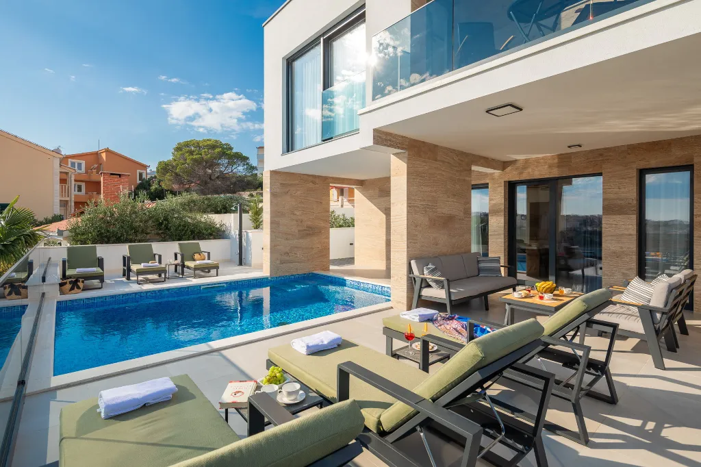Modern Family Villa with Pool in Okrug Gornji