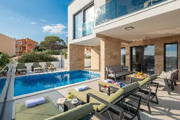 Modern Family Villa with Pool in Okrug Gornji