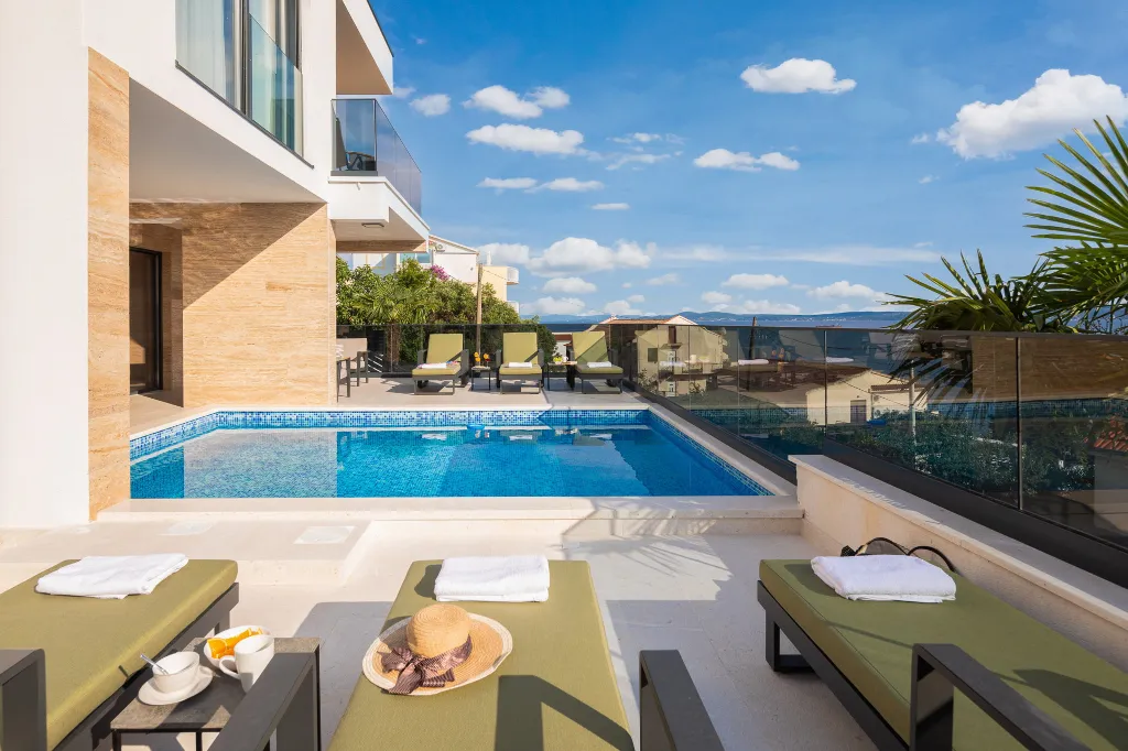 Modern Family Villa with Pool in Okrug Gornji