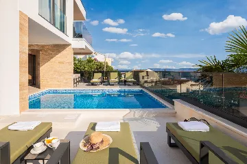 Modern Family Villa with Pool in Okrug Gornji