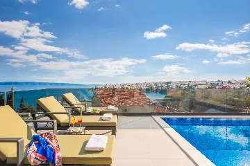 Modern Family Villa with Pool in Okrug Gornji