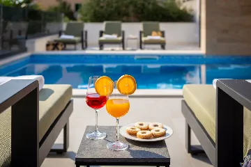 Modern Family Villa with Pool in Okrug Gornji