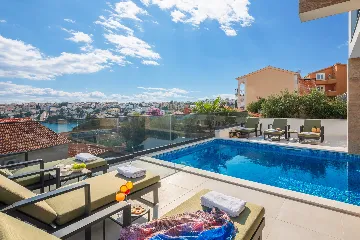 Modern Family Villa with Pool in Okrug Gornji