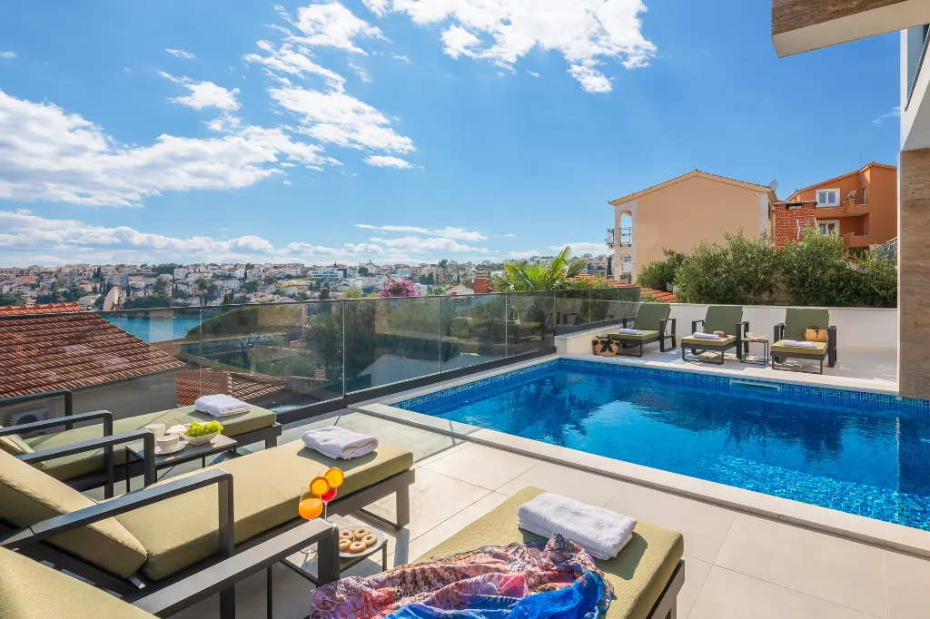 Modern Family Villa with Pool in Okrug Gornji