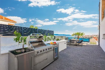 Modern Family Villa with Pool in Okrug Gornji