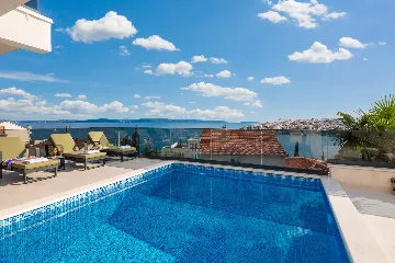 Modern Family Villa with Pool in Okrug Gornji