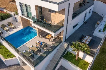 Modern Family Villa with Pool in Okrug Gornji