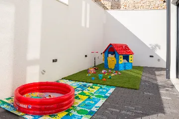 Modern Family Villa with Pool in Okrug Gornji