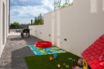 Modern Family Villa with Pool in Okrug Gornji