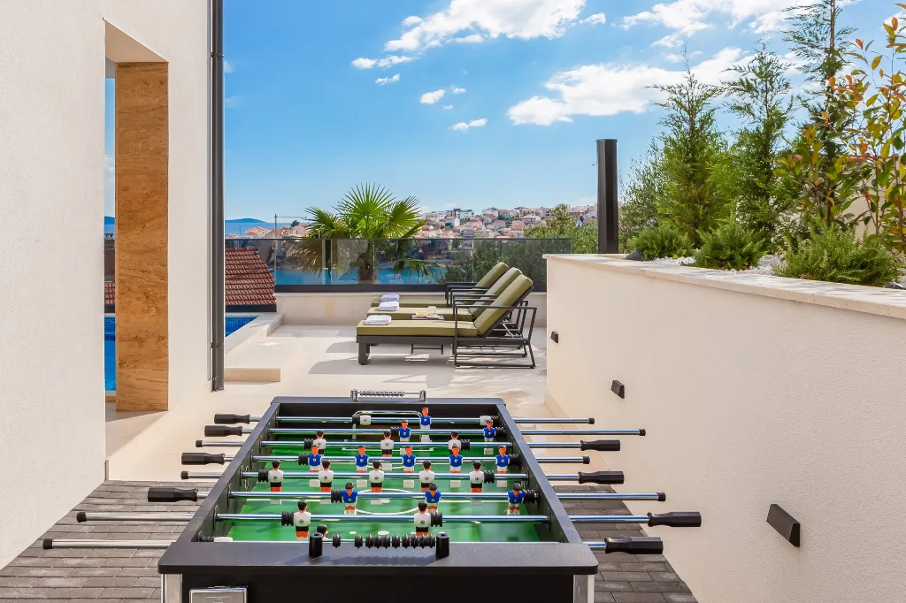 Modern Family Villa with Pool in Okrug Gornji