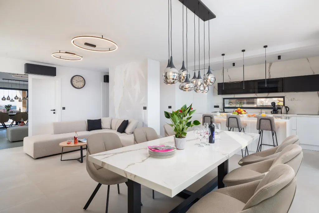 Modern Family Villa with Pool in Okrug Gornji