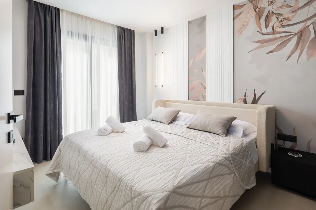 Modern Family Villa with Pool in Okrug Gornji
