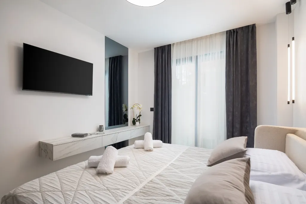 Modern Family Villa with Pool in Okrug Gornji