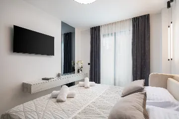 Modern Family Villa with Pool in Okrug Gornji