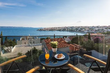 Modern Family Villa with Pool in Okrug Gornji