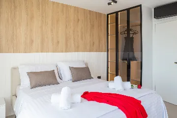 Modern Family Villa with Pool in Okrug Gornji