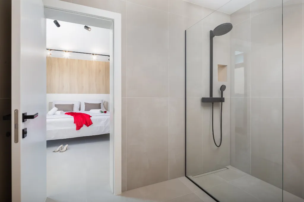 Modern Family Villa with Pool in Okrug Gornji
