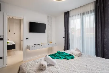 Modern Family Villa with Pool in Okrug Gornji