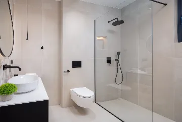 Modern Family Villa with Pool in Okrug Gornji