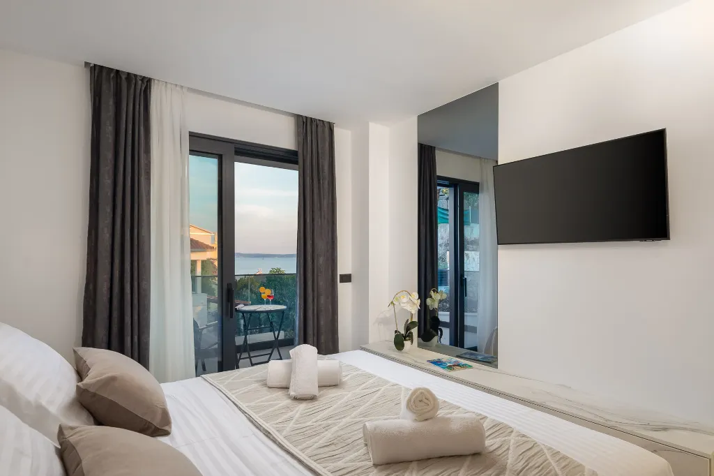Modern Family Villa with Pool in Okrug Gornji