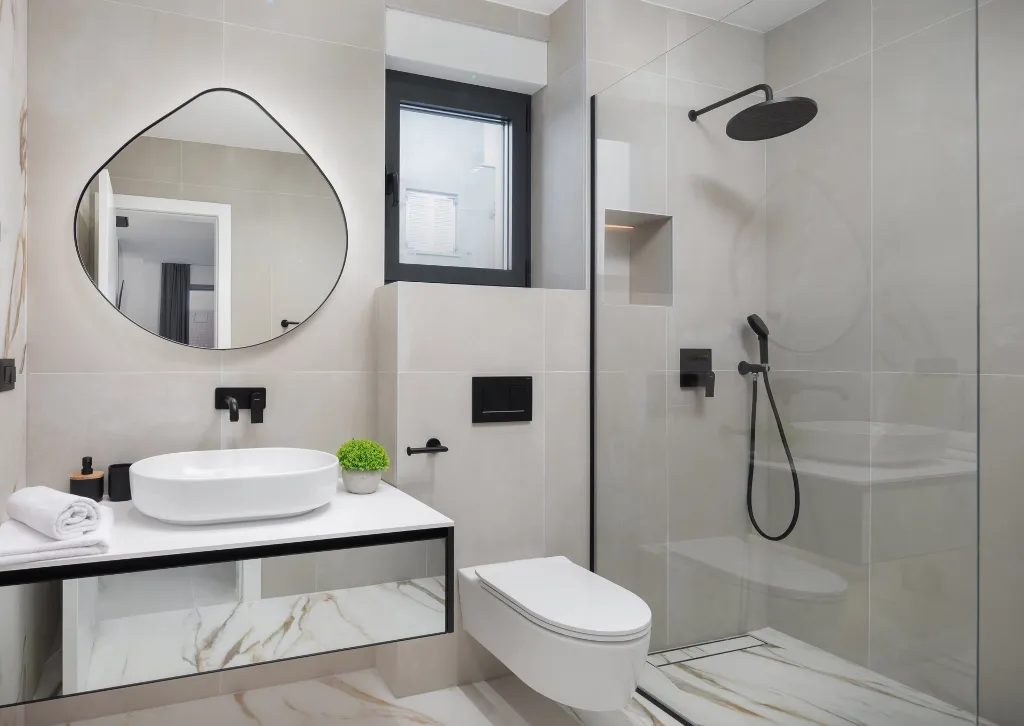 Modern Family Villa with Pool in Okrug Gornji
