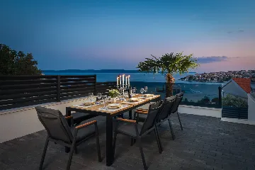 Modern Family Villa with Pool in Okrug Gornji