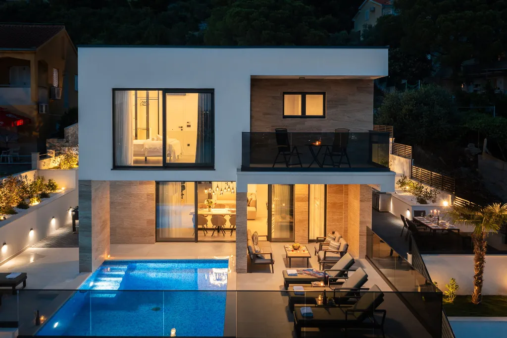 Modern Family Villa with Pool in Okrug Gornji