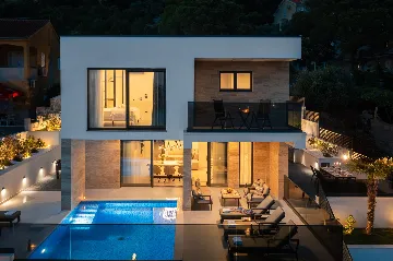 Modern Family Villa with Pool in Okrug Gornji