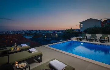 Modern Family Villa with Pool in Okrug Gornji