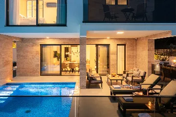 Modern Family Villa with Pool in Okrug Gornji