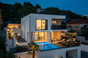Modern Family Villa with Pool in Okrug Gornji