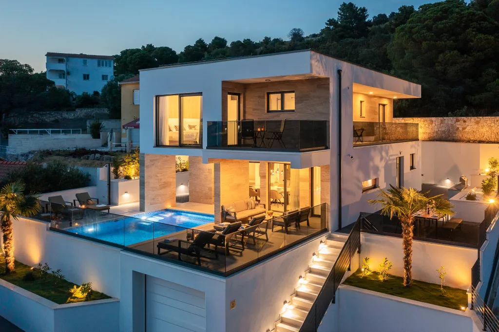 Modern Family Villa with Pool in Okrug Gornji