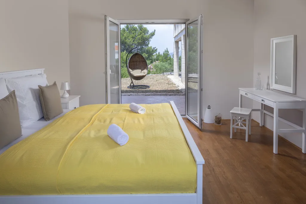 Modern Villa with Pool in Stari Grad