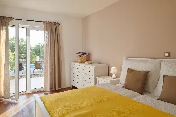 Spacious Family Villa with Pool in Stari Grad