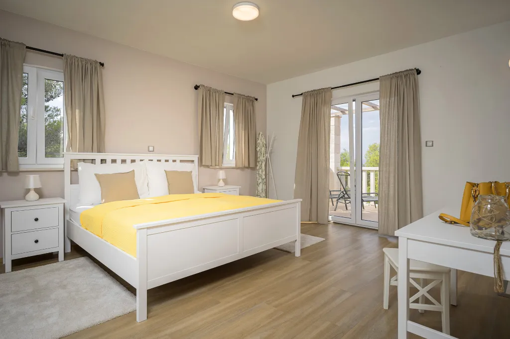 Spacious Family Villa with Pool in Stari Grad