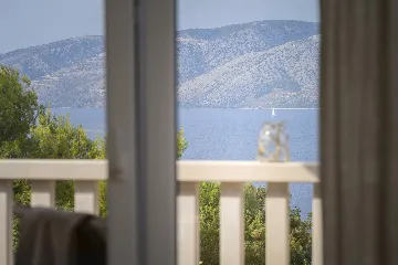 Spacious Family Villa with Pool in Stari Grad