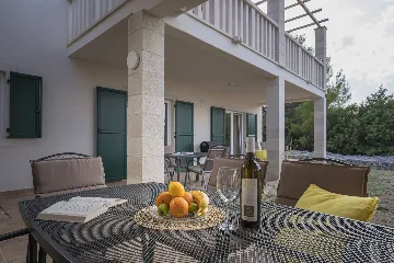 Spacious Family Villa with Pool in Stari Grad